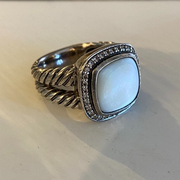 David Yurman ring with mother of pearl and diamond - Picture 1 of 3